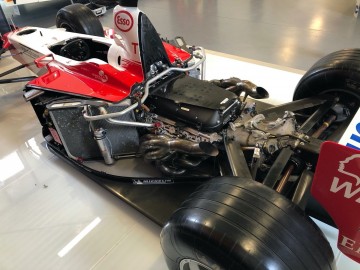 Do kupienia wyścig&oacute;wka z debiutu Toyoty w Formule 1